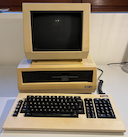 Victor 9000 mit Monitor und Tastatur von Victor/Sirius